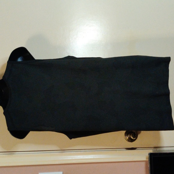 Lululemon Activewear Muscle Tank Size L - Picture 2 of 6